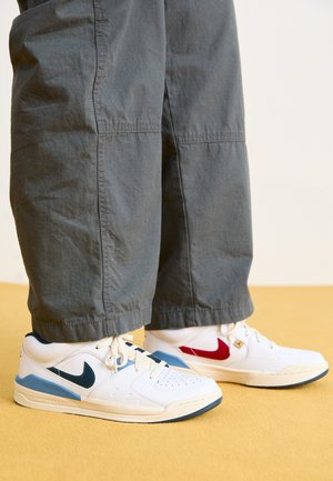 JORDAN STADIUM 90 UNISEX - Baskets basses - white/armory navy/pale ivory/aegean storm/gym red