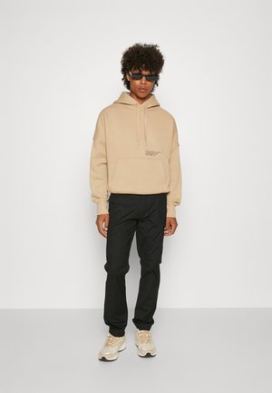 LAYERED ADDRESS HOODIE - Sweatshirt - travertine