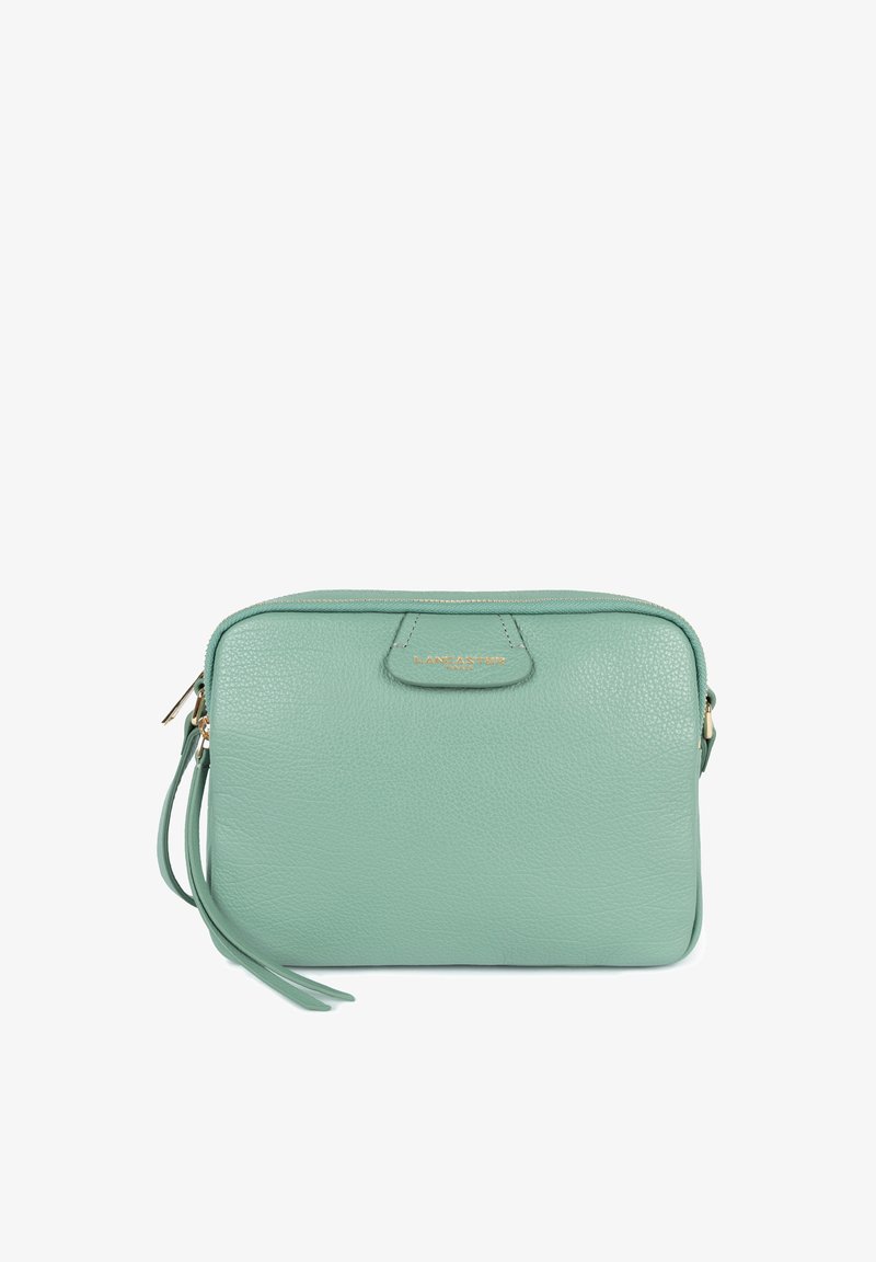 Borsa a tracolla in pelle verde menta con finitura testurizzata, chiusura con zip superiore e dettagli in metallo dorato. Presenta un piccolo logo decorativo.