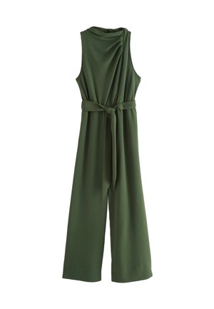 Ärmelloser olivgrüner Jumpsuit mit weit geschnittenen Beinen, drapiertem Ausschnitt und einem Stoffgürtel, der in der Taille gebunden ist.