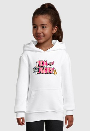 Biała bluza z kapturem z grafiką "TOM i JERRY" w różowym i czarnym kolorze, z rysunkowymi wzorami kota i myszy. Zawiera kieszeń z przodu oraz sznurek do ściągania kaptura.