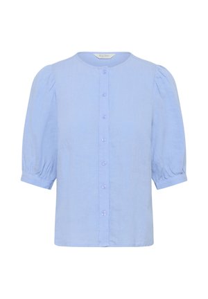 Blusa azzurro chiaro con maniche a sbuffo tre quarti e chiusura frontale con bottoni, realizzata in un tessuto morbido.