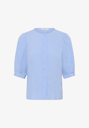 Blusa azzurro chiaro con maniche a sbuffo tre quarti e chiusura frontale con bottoni, realizzata in un tessuto morbido.