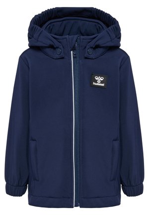 Granatowa kurtka z kapturem wykonana z gładkiego materiału, z zamkiem z przodu, elastycznymi mankietami oraz małym logo marki na piersi.