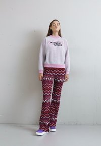 Missoni Sport CREWNECK - Πουλόβερ - light silver/pink