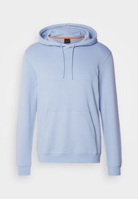 Sweat à capuche bleu clair avec poche avant, capuche à cordon et petit logo embossé sur la poitrine.