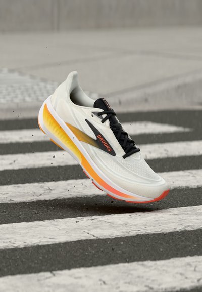 Brooks REVEL 9