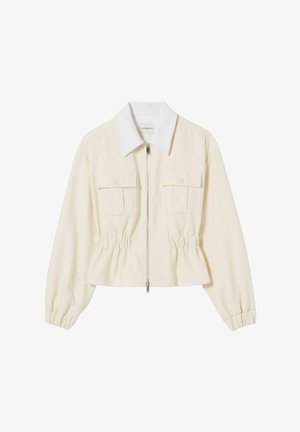 Giacca corta in tessuto color crema con colletto bianco, cerniera frontale e due tasche sul petto con patte a bottone. Vita elastica e maniche arricciate.