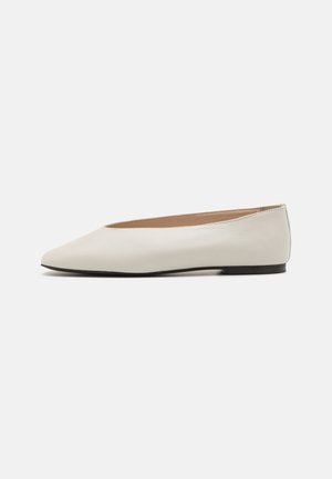 CLASSIC - Klassischer Ballerina - dark ecru