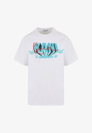 T-shirt en coton blanc avec un design graphique turquoise et rouge comportant du texte, entouré d'étoiles bleu clair. Manches courtes, coupe décontractée.