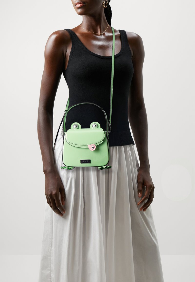 kate spade new york FROG HOBO Bolso de mano serene green/verde claro Zalando.es