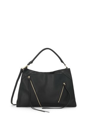 Bolso negro con dos bolsillos diagonales con cremallera dorada, un asa corta y una correa larga para el hombro desmontable sobre un fondo blanco.
