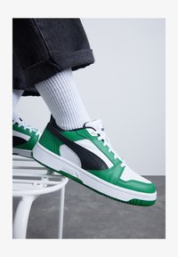 Non selezionato, white/black/archive green