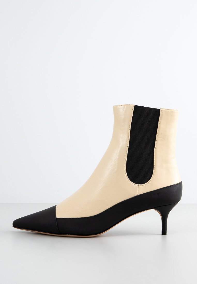 Alexandre Birman Lage laarzen crème