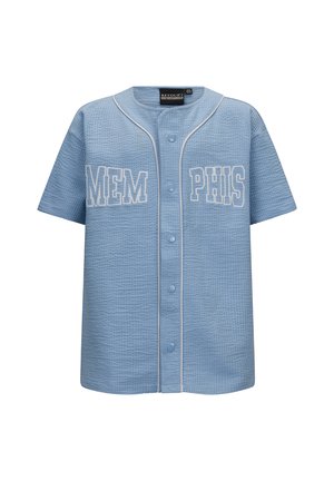 Lichtblauwe short-sleeve honkbalshirt met texture stof, witte piping en "MEM PHIS" gedrukt in vetgedrukte letters op de voorkant.