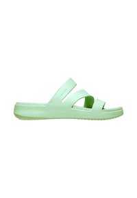 Sandale slide Crocs vert clair avec deux larges brides et une bride à l'arrière, vue de profil sur fond blanc.