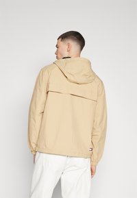 Tommy Jeans CHICAGO  - Vindjacka - tawny sand