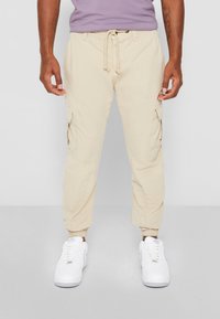 Urban Classics - CARGO JOGGING PANTS - Oldalzsebes nadrágok - sand Miniatűr kép 1