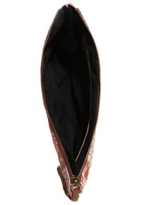 Clutch con zip in tessuto testurizzato con motivi floreali arancioni e bianchi. L'interno è nero, con una piccola tasca a scomparsa visibile.