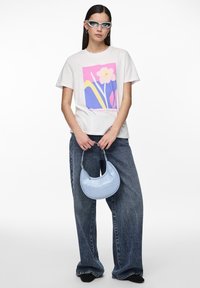 Pieces PCMOLLY O NECK TEE - Apdrukāts T-krekls - bright white/begonia pink