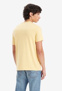 Levi's® ORIGINAL HOUSEMARK TEE - Základné tričko - sahara sun