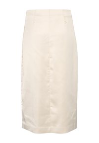 Gonna a tubino beige, lunghezza al ginocchio, realizzata in un tessuto liscio, con una linea aderente, presenta uno spacco laterale e dettagli di cucitura sottili lungo le cuciture.
