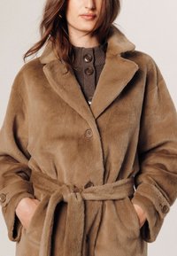 Rodier Trenchcoat - camel