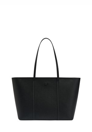 Czarna torba na ramię wykonana z gładkiego materiału, o przestrzennym, prostokątnym kształcie, z wysokimi uchwytami i subtelnym logo na przodzie.