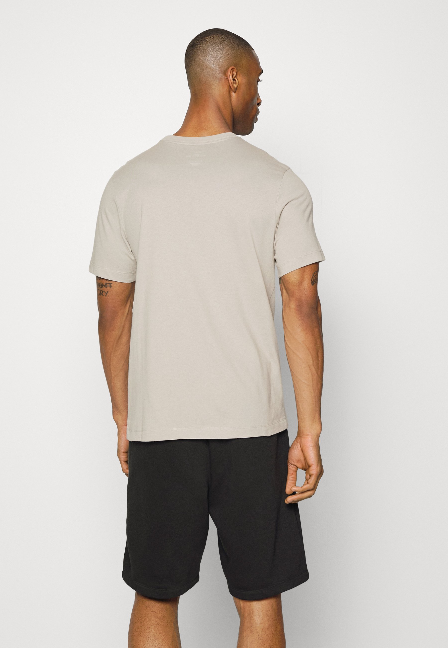 Nike Performance NIKE HWPO TEE - Sport T-shirt - stone/beige - Zalando.be