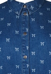Zizzi Pogājama blūze - denim blue wh bow