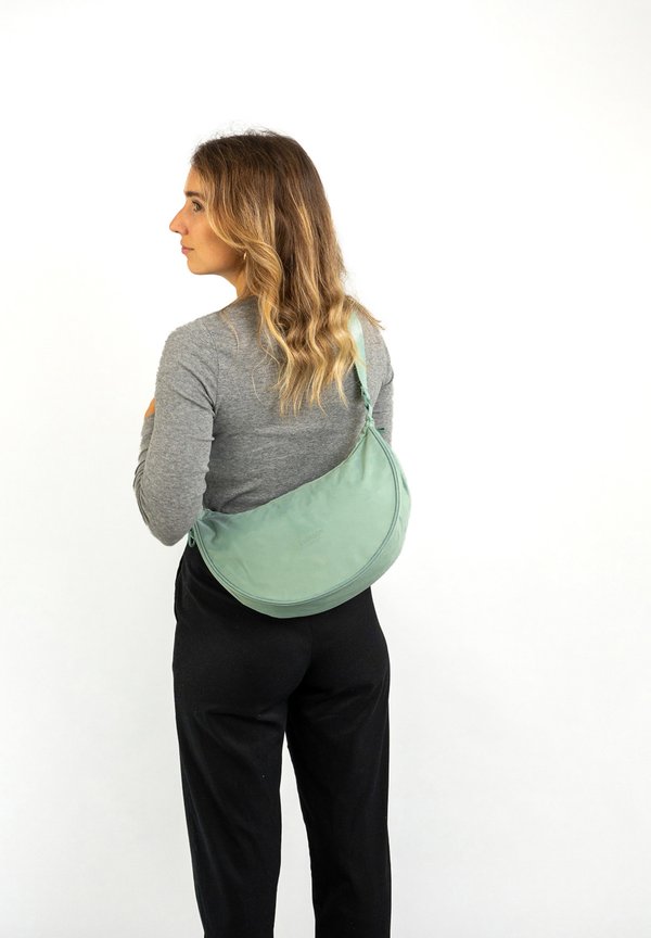 SOLVEIG MEDIUM HALF MOON - Umhängetasche - mint
