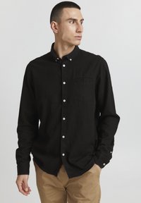 Solid SDALLAN LINEN MIX - Vapaa-ajan kauluspaita - true black