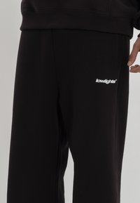 LOW LIGHTS STUDIOS® BASIC LOGO JOGGER - Tréningruha alsók - black