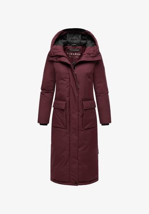 Burgundowa długa zimowa kurtka z kapturem, zamek błyskawiczny, dwa przednie kieszenie i czarne podszycie. Wykonana z materiału izolacyjnego dla zapewnienia ciepła.