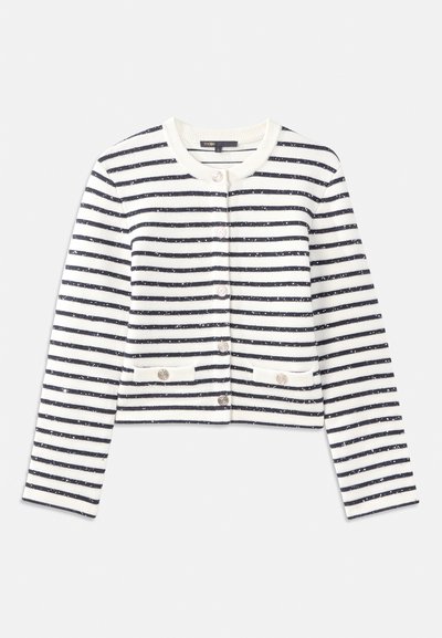 Raidallinen neuletakki vaaleassa kermanvärissä ja tummansinisessä, jossa on pyöreä pääntie, napit ja kaksi etutaskua. Materiaali on teksturoitu ja siinä on hienovarainen kiilto.