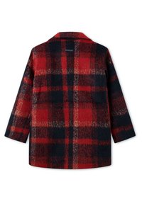 Abrigo de lana a cuadros rojos y marinos con cuello clásico y mangas largas, que presenta una textura suave y un diseño de patrón cuadrado.
