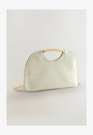 Borsa verde menta con texture goffrata effetto coccodrillo, parte superiore arrotondata, manico in metallo color oro e tracolla a catena. Base piatta per maggiore stabilità.