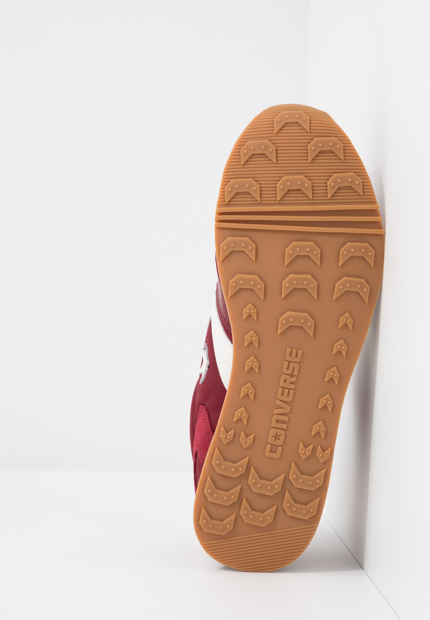 converse thunderbolt trainers