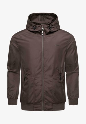 Hnedá ľahká bunda s kapucňou, predným zipsom, dvoma bočnými vreckami, elastickými manžetami a matným povrchom. Na hrudi sa nachádza logo značky.