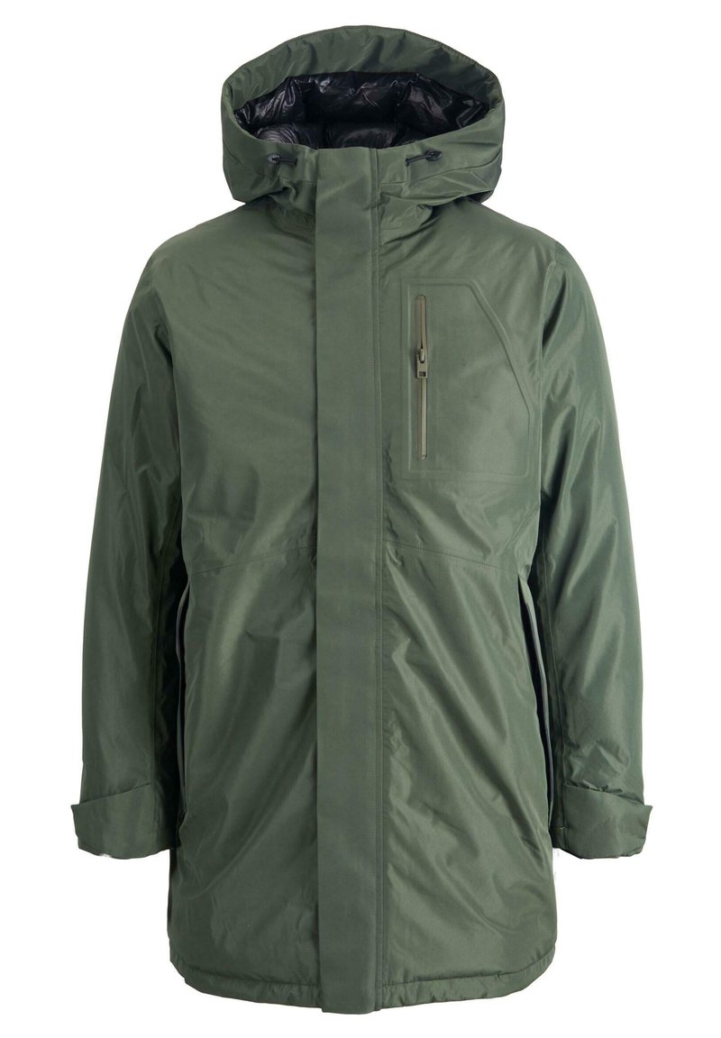 Giacca impermeabile verde con cappuccio, zip frontale e tasche laterali. Presenta una texture liscia e un design elegante.