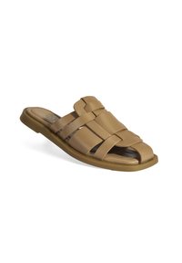 Braune synthetische Riemensandalette mit geflochtenem Obermaterial, offenen Zehen und flacher Sohle. Auffällig durch ihre glatte Textur und den minimalistischen Stil.
