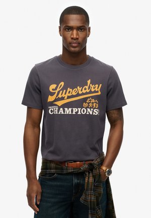 - T-shirt z nadrukiem
