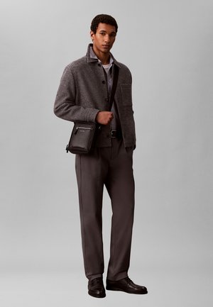 Calvin Klein, SSNL RAISED LOGO REPORTER - Schoudertas - black