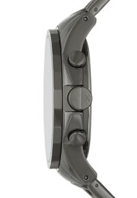 Orologio in acciaio inossidabile grigio con quadrante rotondo, due pulsanti laterali e dettagli lucidi. Presenta una finitura liscia e un design della cassa angolare.