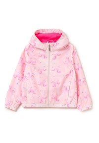 Chaqueta impermeable de color rosa claro, con cremallera frontal, puños elásticos y capucha, que presenta un patrón de unicornios y estrellas por toda la prenda.