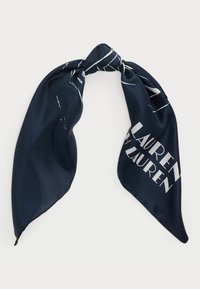 Fular din mătase bleumarin, cu o textură netedă, având litere albe îndrăznețe și desene grafice; formă triangulară cu detaliu central noduros.