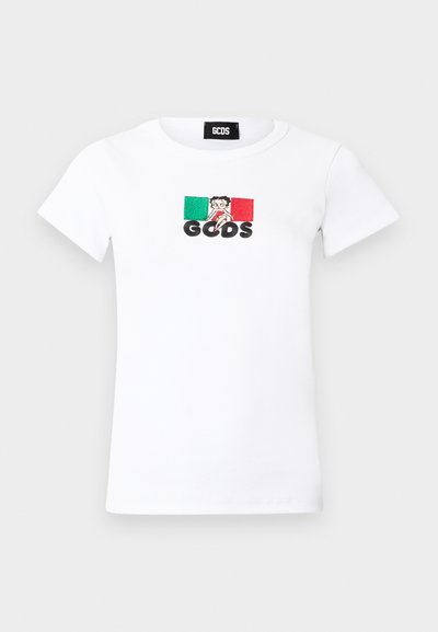 Άσπρο κοντομάνικο ριπ μπλουζάκι με πράσινο και κόκκινο ορθογώνιο σχέδιο, καρτούν χαρακτήρας στο κέντρο και έντονο μαύρο κείμενο "GCDS" από κάτω.