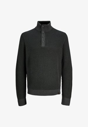 Pull en maille gris foncé avec un col montant, doté d'une patte de boutonnage et de poignets et d'un ourlet côtelés. Motif texturé sur tout le tissu.