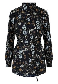 Blus med lång ärm som har ett mörkt blommönster på svart bakgrund. Tillverkad av mjukt material med krage och midjeband.