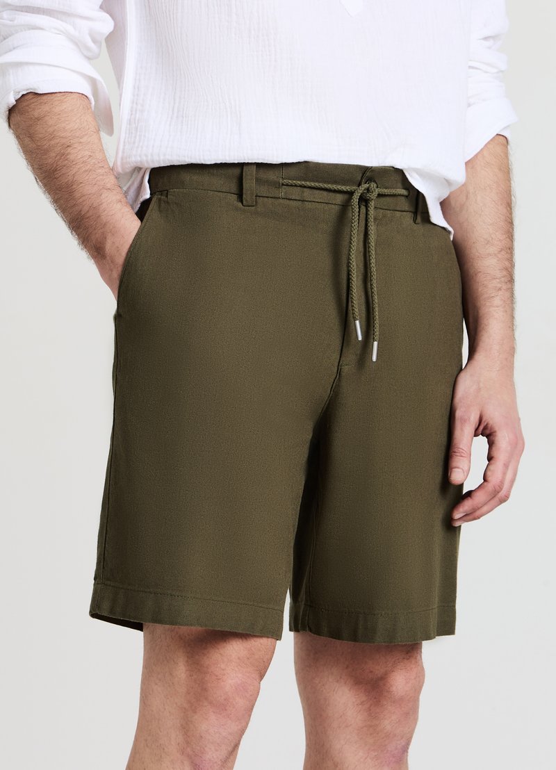 Calliope BERMUDA CENTRALE  - Shorts - verde militare